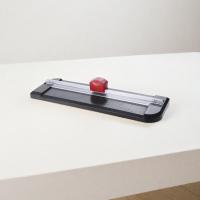 Un décortiqueur de papier et une guillotine légers et portables