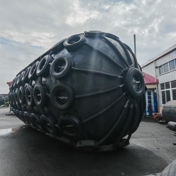 ISO17357 Standard Pneumatic Rubber Fender Available in 500 mm to 4500 mm with 50kpa and 80kpa Pressure Options for Marine Protection