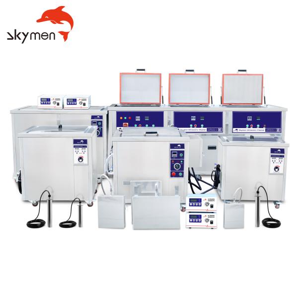 Автошины автомобиля катят промышленного ультразвукового уборщика