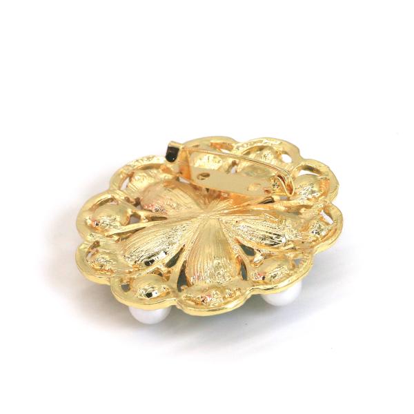 Golden round pearl brooch , womens brooch pins Petal Shape 4.8cm Size
