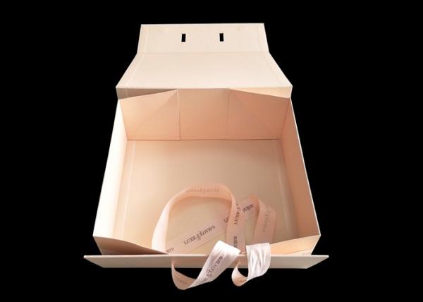 Magnetic Closure Paper Gift Box Foldable Pink Color For Slippers Packaging