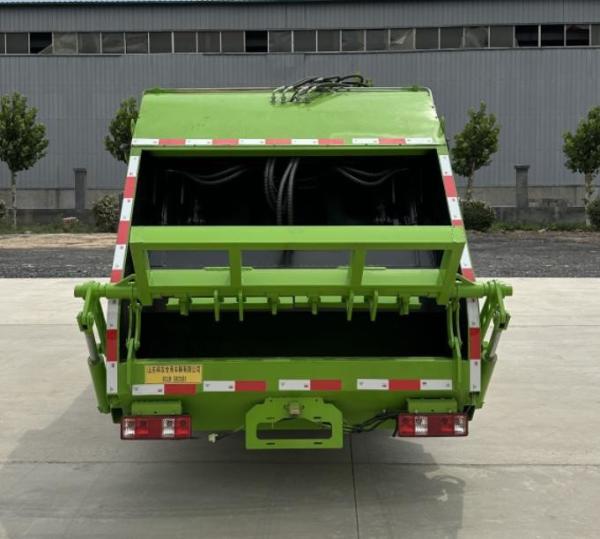 DONGFENG Rubish Sanitation Compressed Garbage Truck Vehicle Hydraulic