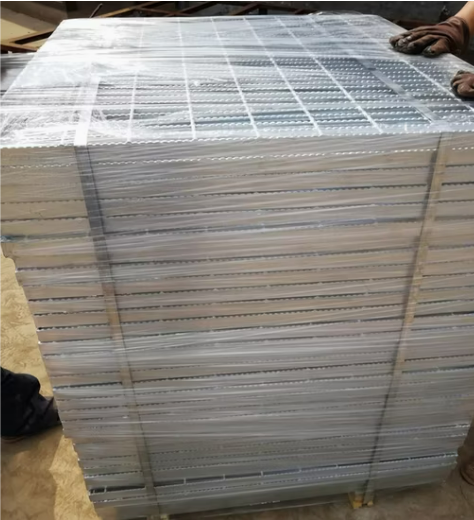 Hot-DIP Galvanized Stainless Steel Grating for High Load-Bearing and Corrosion Resistant Outdoor Walkways