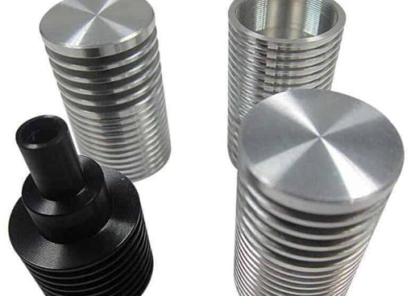 Aço inoxidável 410 Componentes usinados CNC com superfície eletropolida para aumentar a resistência à ferrugem