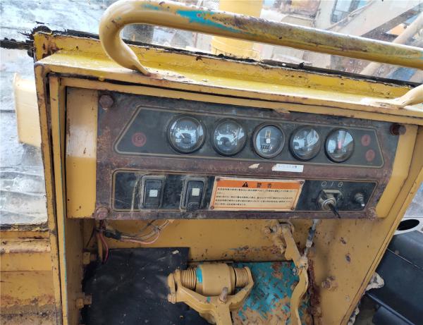                  Used Caterpillar D4c Bulldozer in Terrific Working Condition with Reasonable Price. Secondhand Cat D3c, D3g, D4c Bulldozer on Sale Plus One Year Warranty.             