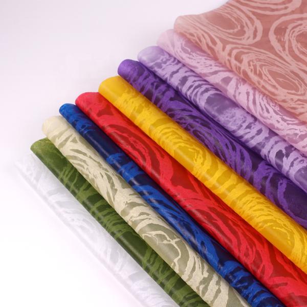 Recyclable 3D выбило Nonwoven валентинки подняло крен 58cm упаковочной бумаги подарка