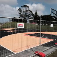 Barrière temporaire modulaire de 2,1 m x 2,4 m de clôture métallique galvanisée à assemblage rapide pour les événements et les travaux routiers