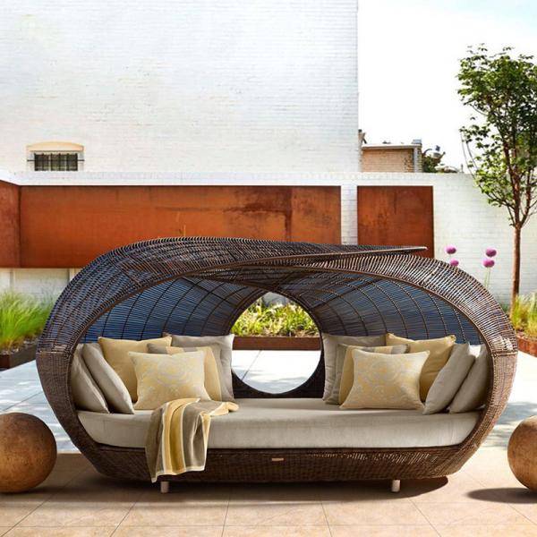 Outdoor Garden Sunbed Wicker Daybed with 10cm Thick Cushion and Aluminum Frame