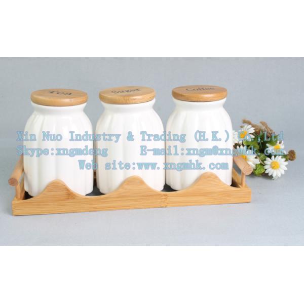 The bamboo storage tank, bamboo care coffee cans, wooden frame sauce pot