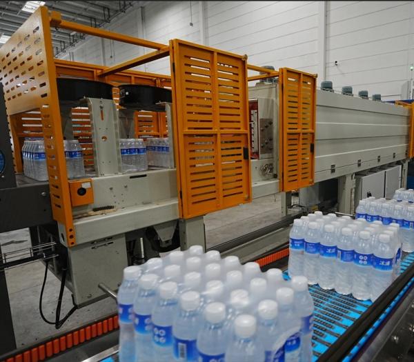 ボトル入り飲料水用多用途自動シュリンク包装機 低メンテナンス