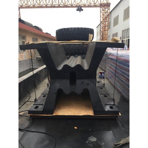 Defensa de goma de la defensa del arco marino un tipo tope de goma de la instalación de parachoques del puerto