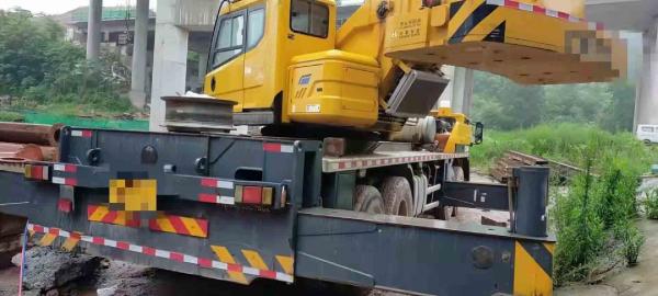 50 Ton Used Truck Crane XCMG QY50KA 40L Oil Consumption Per 100km