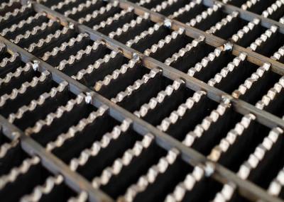 Serrated Anti Skid Exterior Metal Stair Treads Carbon Steel Q235A Material