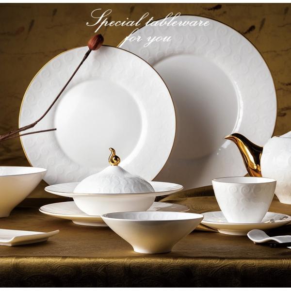 Белые на глазированных керамических тарелках с крышкой для свадебной вечеринки