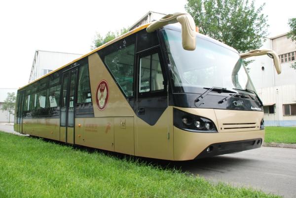 Professional 13 Seat Airport Coaches Apron Bus With Cummins Engine