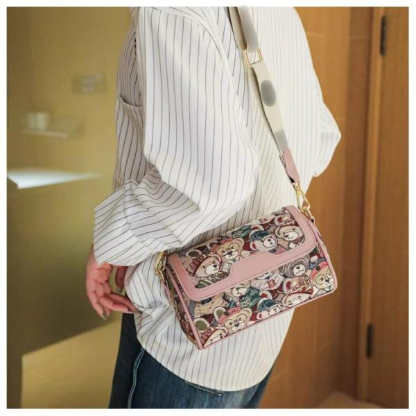 Polyester Lined Crossbody Handbag for Women Instagram-Worthy Cartoon Bear Design