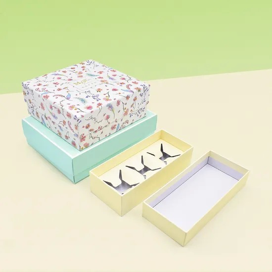 350gsm Kraft Paper Gift Bags Box Packaging ODM For Presentation