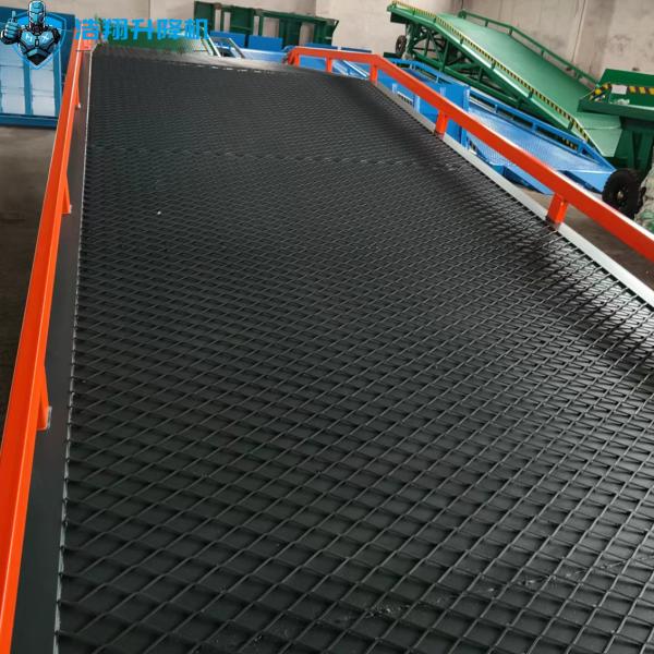 Adjustable Hydraulic Anti-skid Unloading Mobile Warehouse Dock Portable Ramp For Container Loading