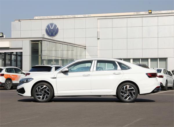 Petrol Fuel Sedan Car 2024 VW Sagitar 200TSI Manual Transmission Left Steering R17