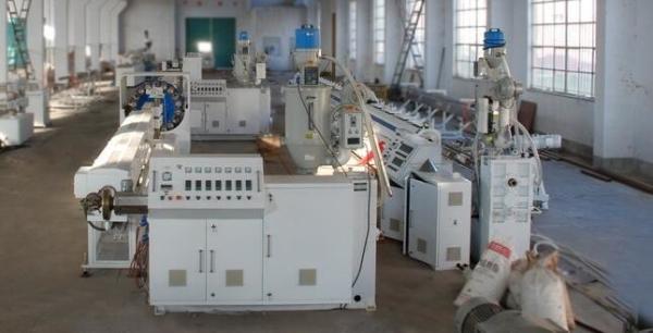 Extrusora macia reforçada da tubulação do PVC da máquina da fabricação da tubulação do parafuso fibra plástica dobro
