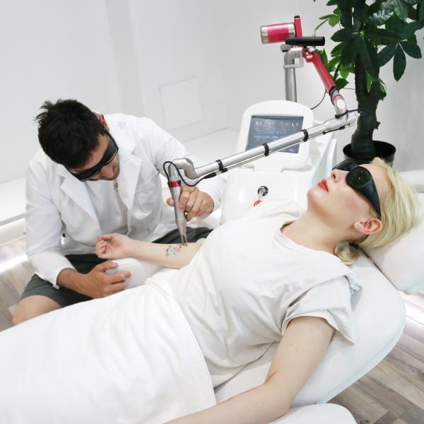 Commercial Picosecond YAG Laser Machine 3500W less Laser Tattoo Removal Device