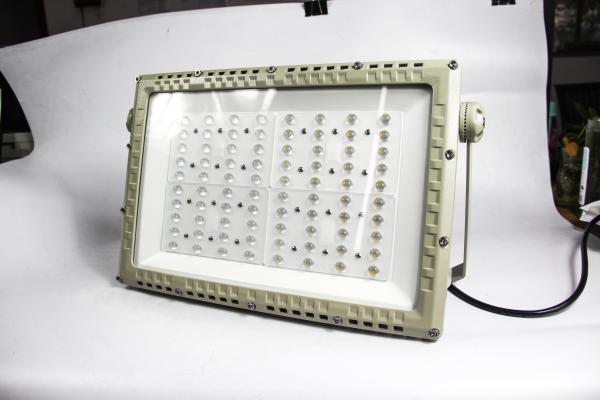 Lumière de route à LED résistant aux explosions 250W. Certifié ATEX CNEX pour les applications dangereuses de la zone 1 de la zone 2.