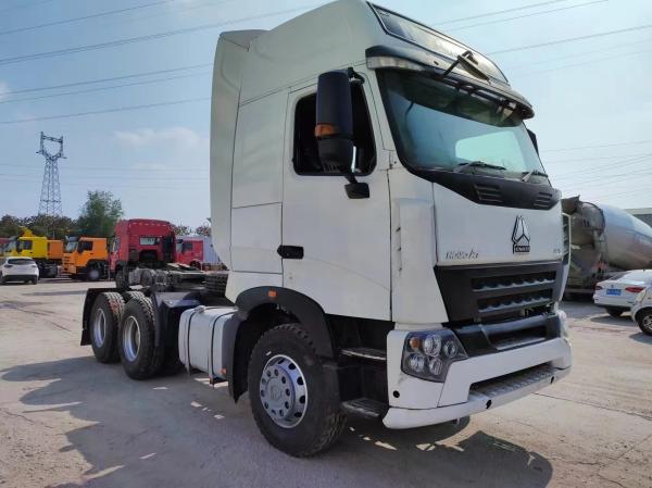 Sinotruk Howoa7 caminhão de cabeça de trator com pneu sem tubo e 351-450 cv