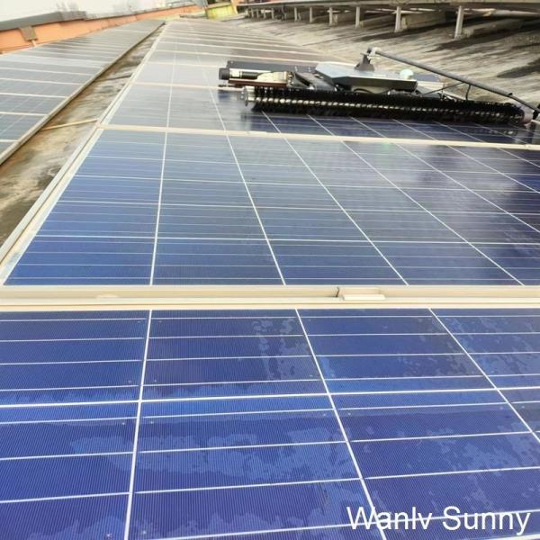 Robot de manutenção de painéis solares Serviço online 24 horas e estilo Crawler para limpeza