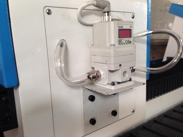 2000W Fiber laser cutting machine with table effective cutting size 1500*6000mm
