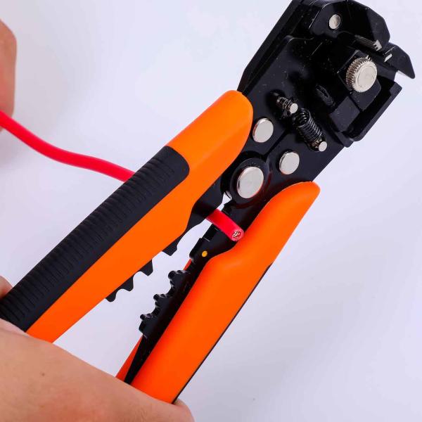 Pièces de décapage automatiques de fil
