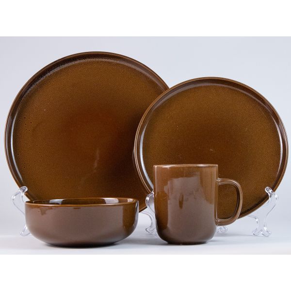 Dinnerware set