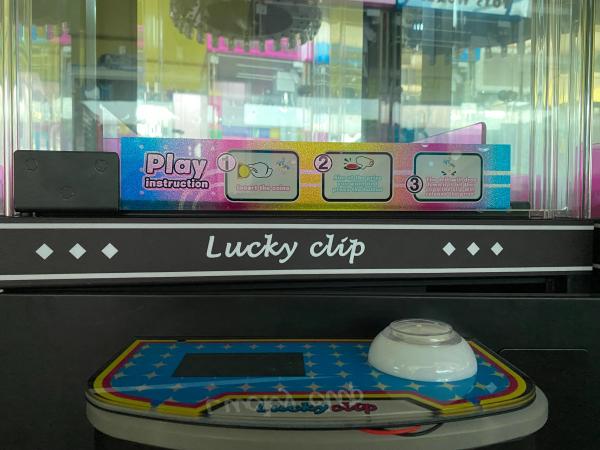 Brazil popular arcade mini prize 24 clips coin operated vending game machine