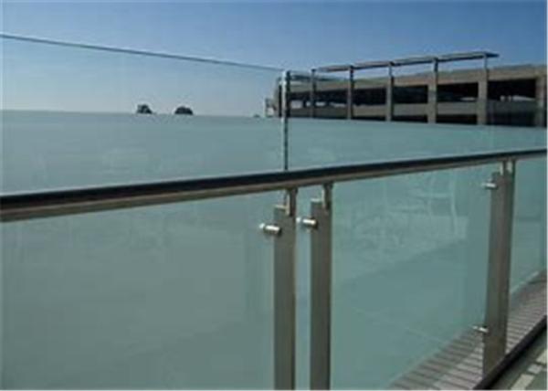 Commercial Frameless Glass Deck Railing Systems Stainless Steel Round Post