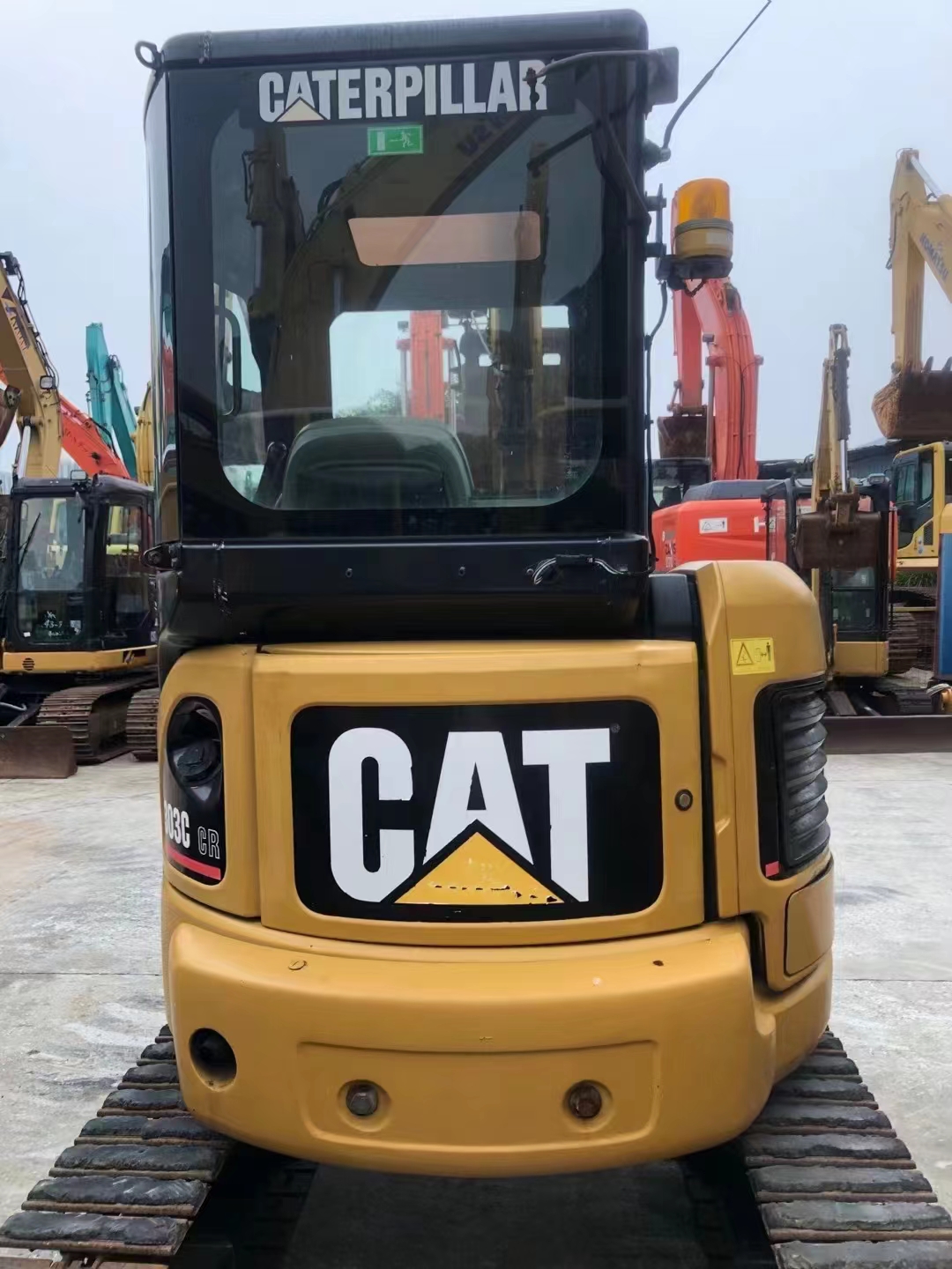 Использованный экскаватор Cat 303C компактный размер и быстро реагирующие элементы управления для легкой навигации