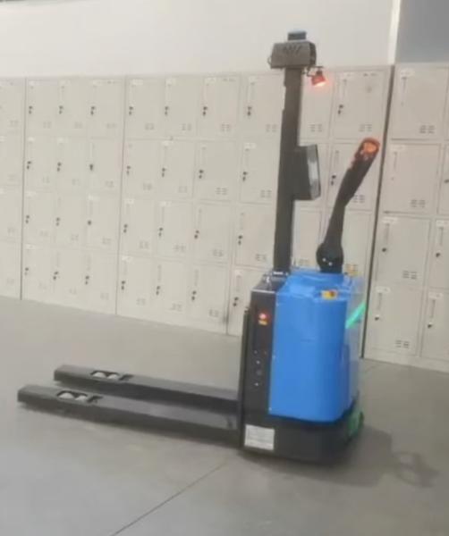 Automatic Charging Capability And Iron Aluminum Phosphate Battery AGV With Forks