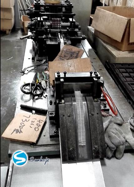380V 50HZ 2.2KW Radiator Fin Forming Machine Louver Fin Type Aluminum Material