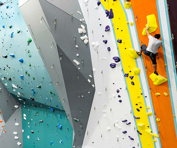 Indoor Climbing Wall For Adults Reinforced Fiberglass Material