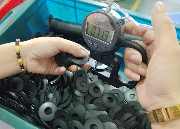 Подгонянное PTFE соединило поршень произведенный автоматической машиной с обработкой пара