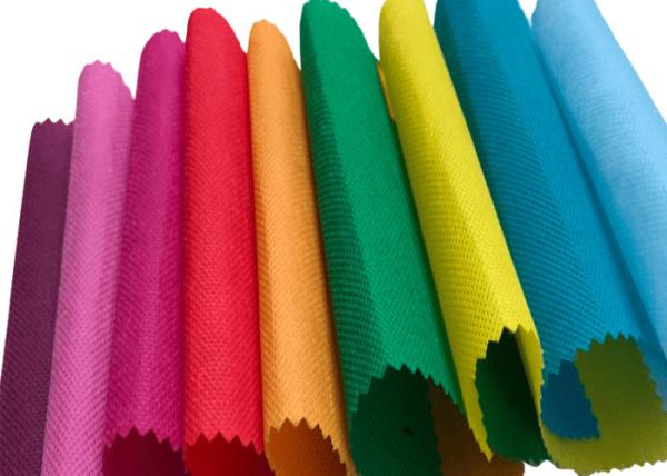 A tela não tecida de Spunbond do ANIMAL DE ESTIMAÇÃO da resistência do envelhecimento para a matéria têxtil muitos colore