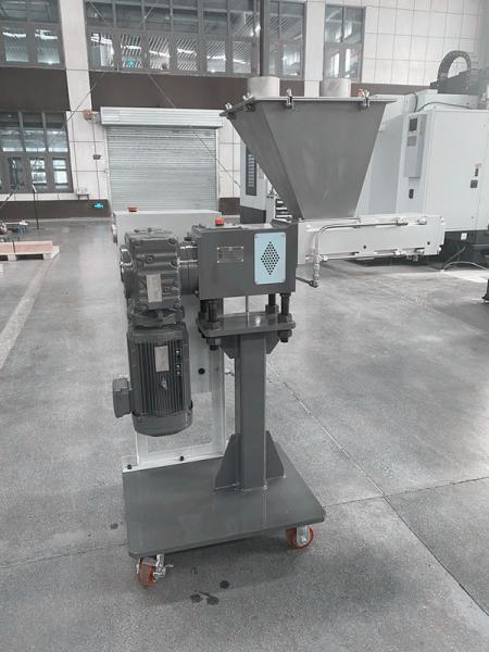 5.5KW Extruder Auxiliary Equipment Side Feeder For Glass Fiber And Talcum Powder