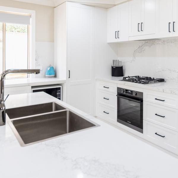 Customized Shaker Style Matte White Lacquer Kitchen Full Set Furniture Cabinet Set Storage Cabinet Kitchen Pantry