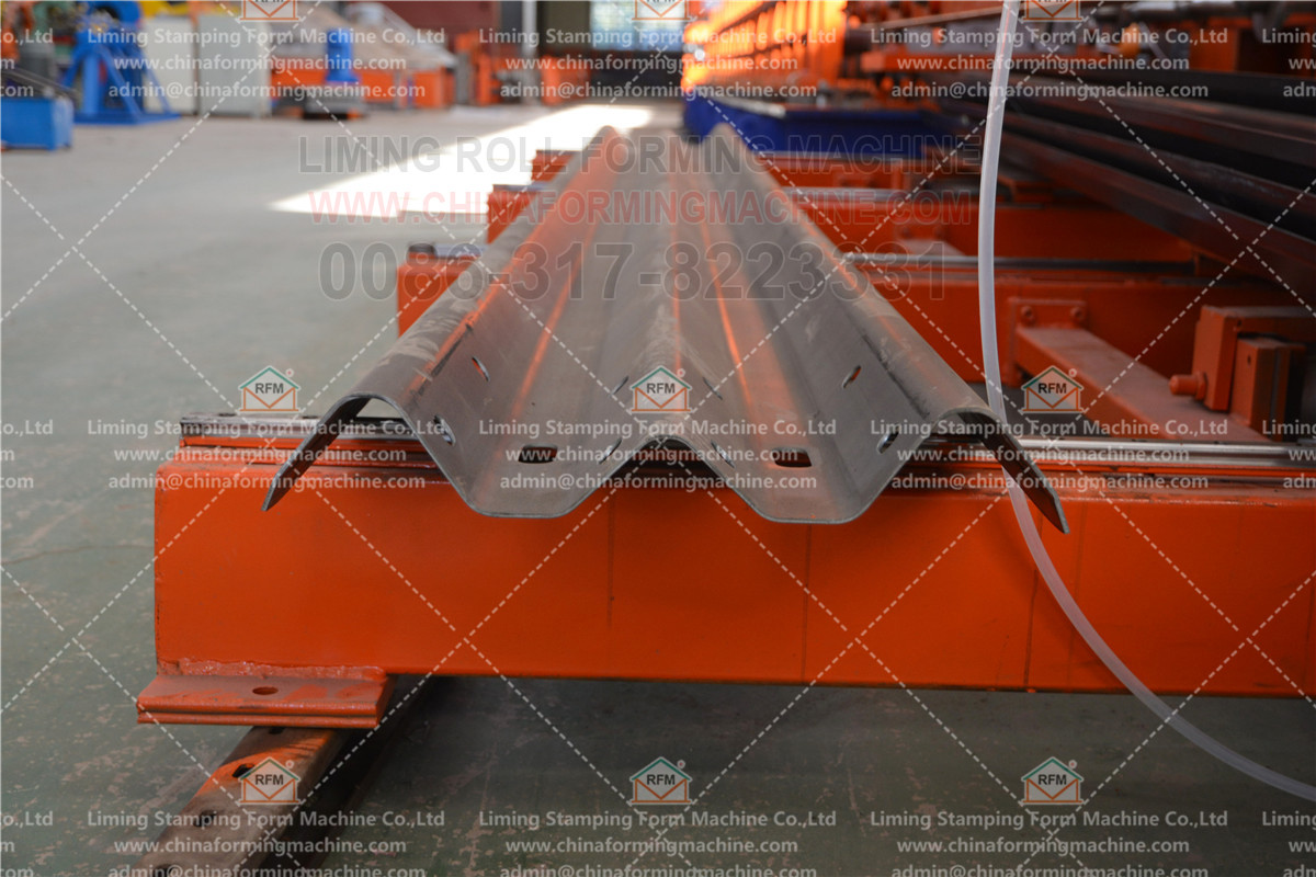 белить известью оборудования Rollform усовика движения 380v 50hz 15m/Min