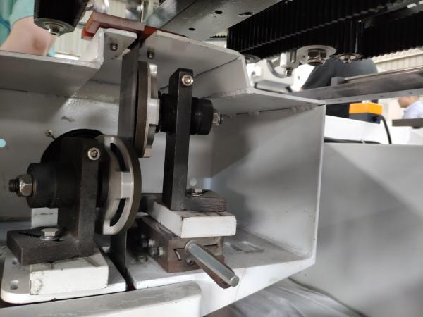 Autodetect Faults Prompts Toilet Paper Cutting Machine 2800mm Length Band Saw
