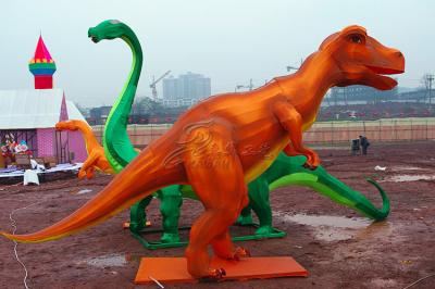 Dinossauro chinês bonde das lanternas da tela de seda dado forma para a mostra do ano novo