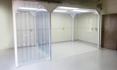 Sistema de sala limpia con puerta de cristal