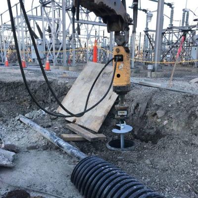 Personnalisation de la fondation du système d'énergie solaire portable avec pile à vis d'ancrage en hélice