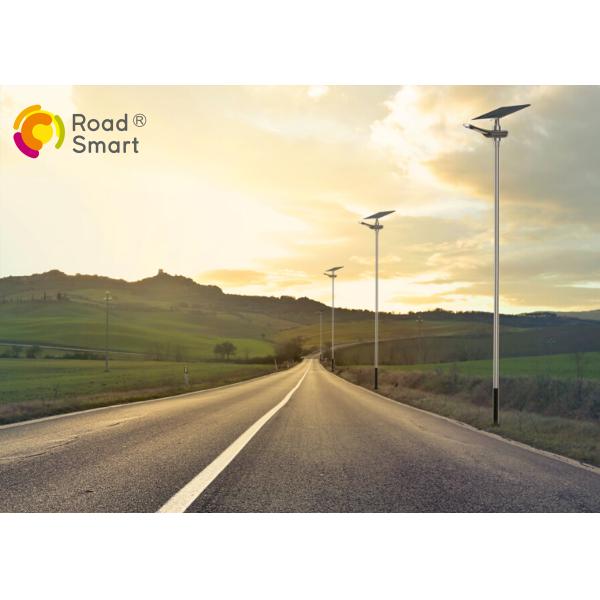 High Efficiency Solar Street Lamp With Mono LED Panel Supporting Battery Charge At 0v