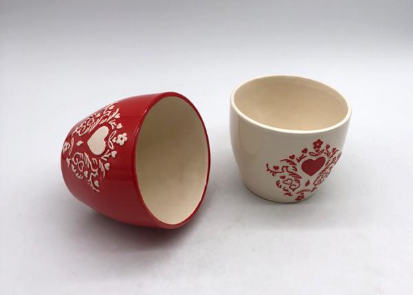 Strong Dolomite Glazed Finished Ceramic Houseware Red And White Bowls Embossed Design