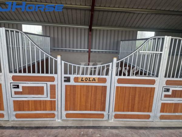 Steel Frame Horse Stall Fronts Swing Doors Durable Customized Style Bamboo