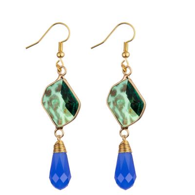 O ouro chapeou a forma irregular de Crystal Pendant Gemstone Stud Earrings do impacto para mulheres